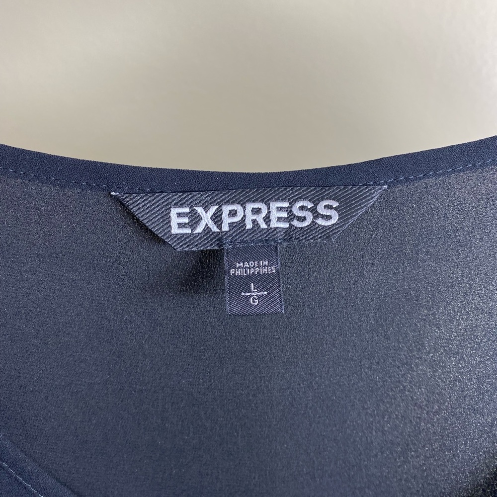 Express Cut Out Top - Picture 3 of 8